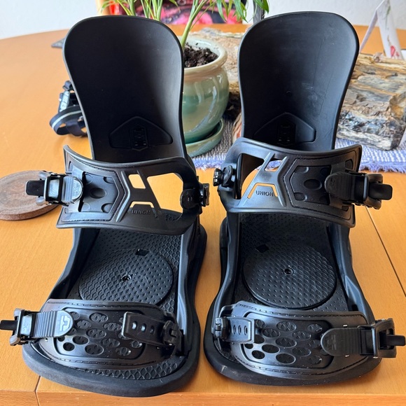 Other - Union legacy women’s medium Black Snowboard Bindings like new